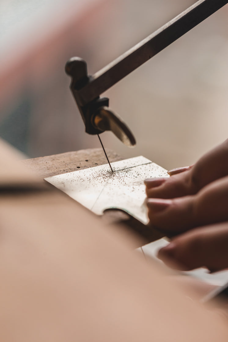 womens-hand-sawing-through-metal.jpg?wid