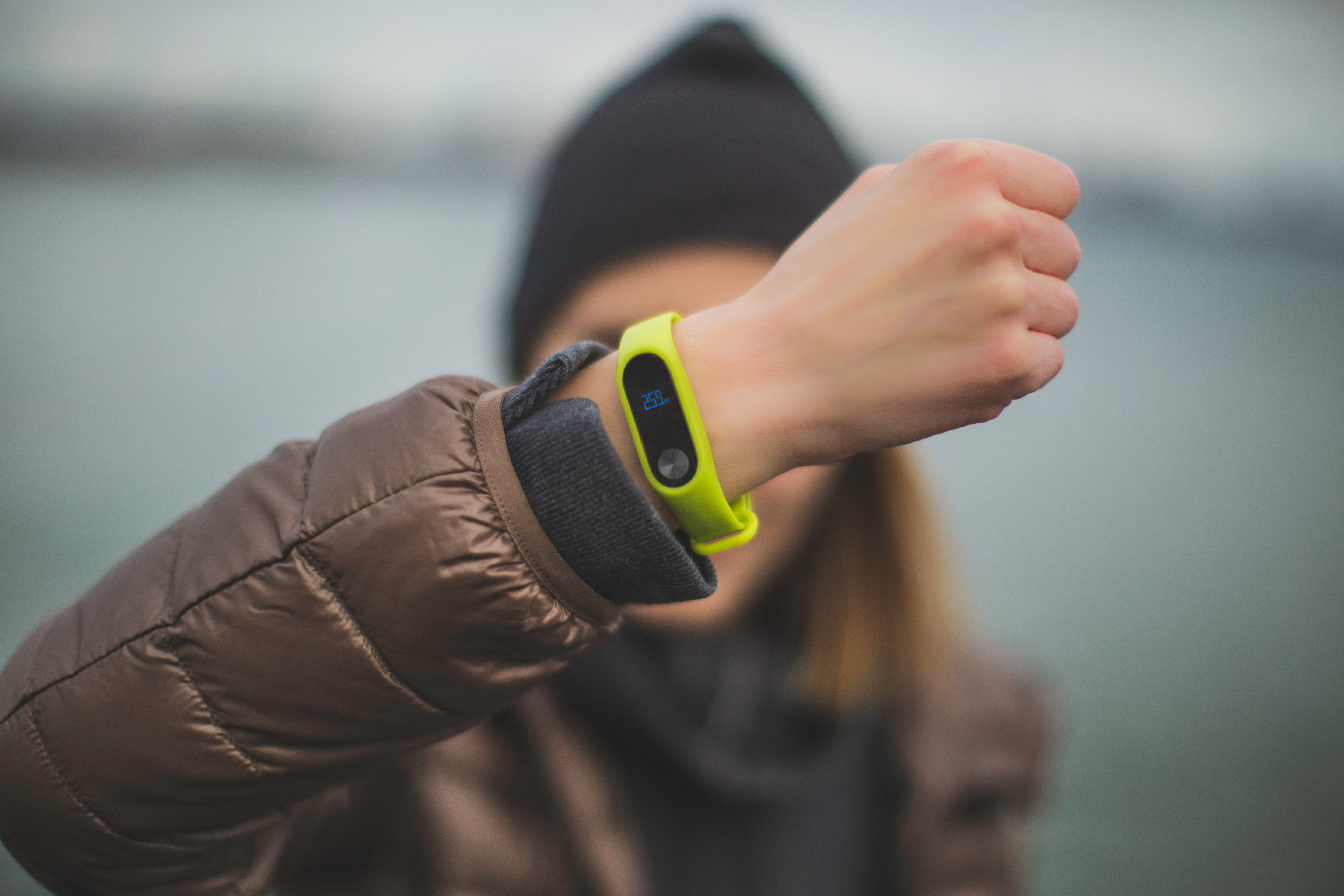 Neon smart bracelet online activity tracker