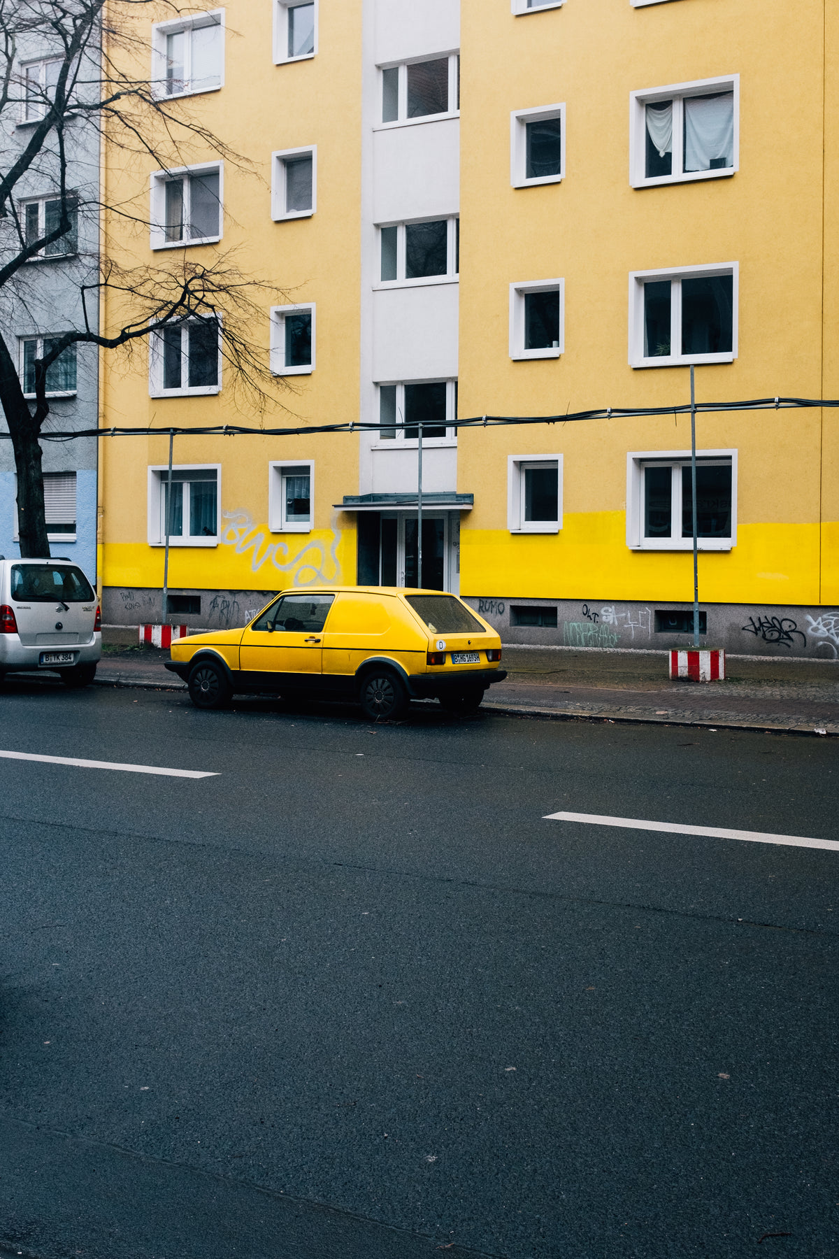 yellow car and building